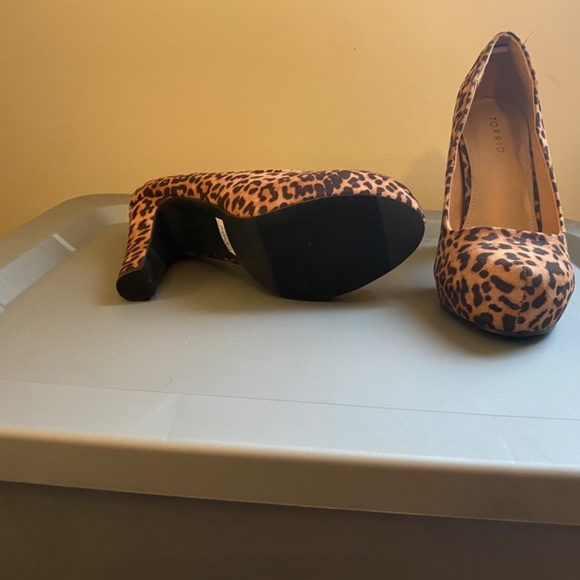 Heels - Picture 2 of 2